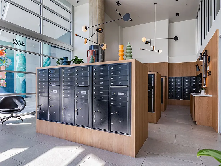 Julian — Photo 23