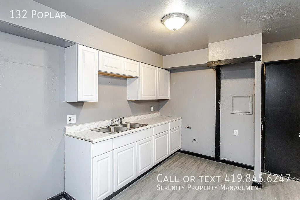 Spacious 4BR Home Near Ravine Park — Photo 4