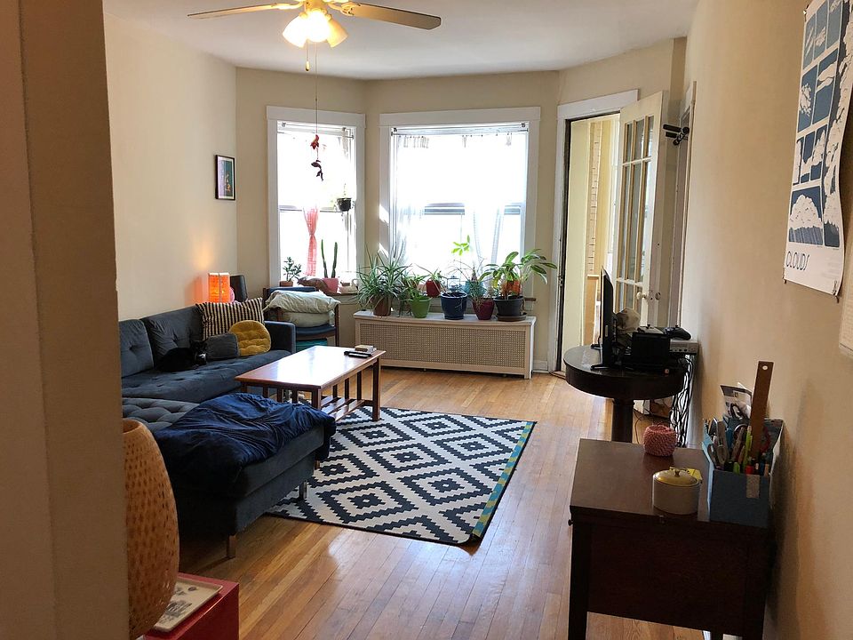 1st image of 1321 W Elmdale Ave APT 2
