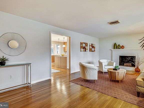 5th image of 2303 Lory Ct