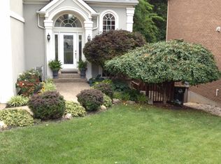 8803 Kings Lynn Ln, Louisville, KY 40220