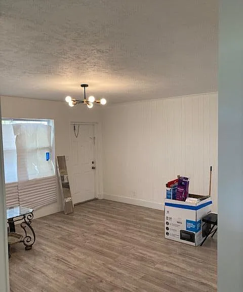 341 SW 15th St — Photo 3