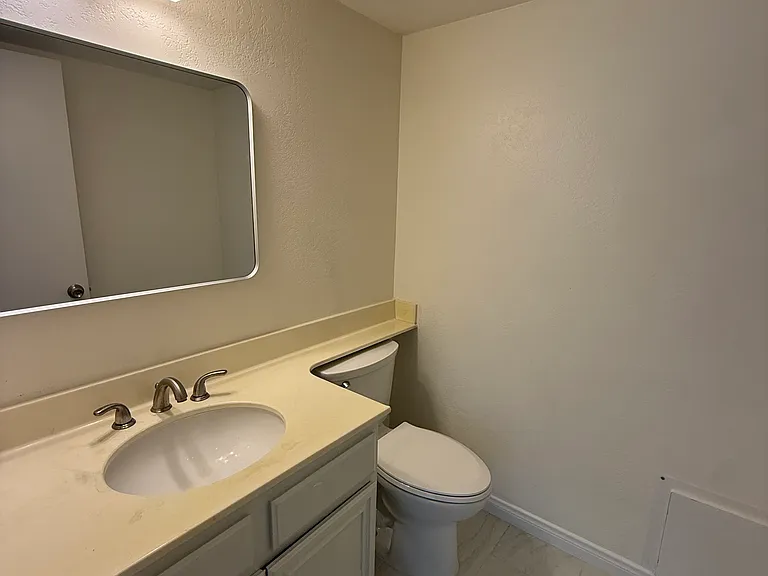 1813 Avenida Segovia — Photo 16