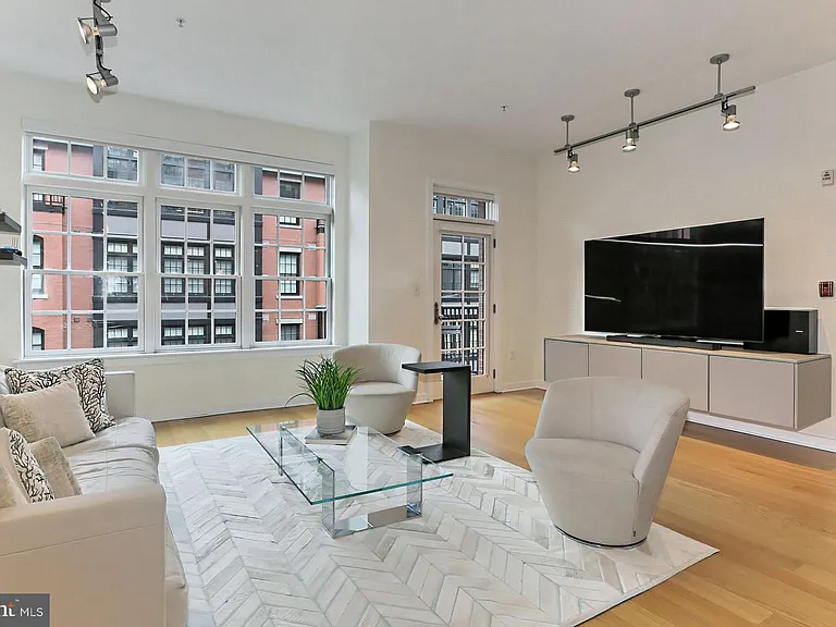 1700 Clarendon Blvd #123 — Photo 19