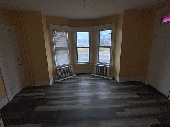 5th image of 305 E St Room 2A