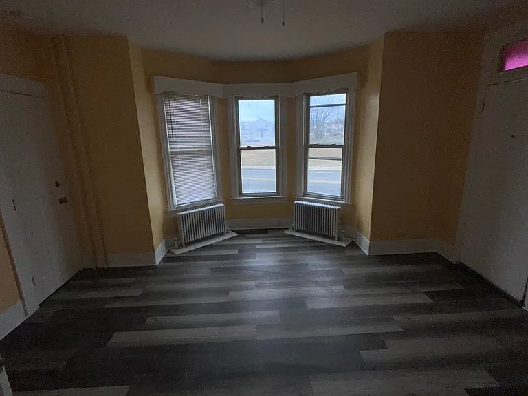 305 E St — Photo 9