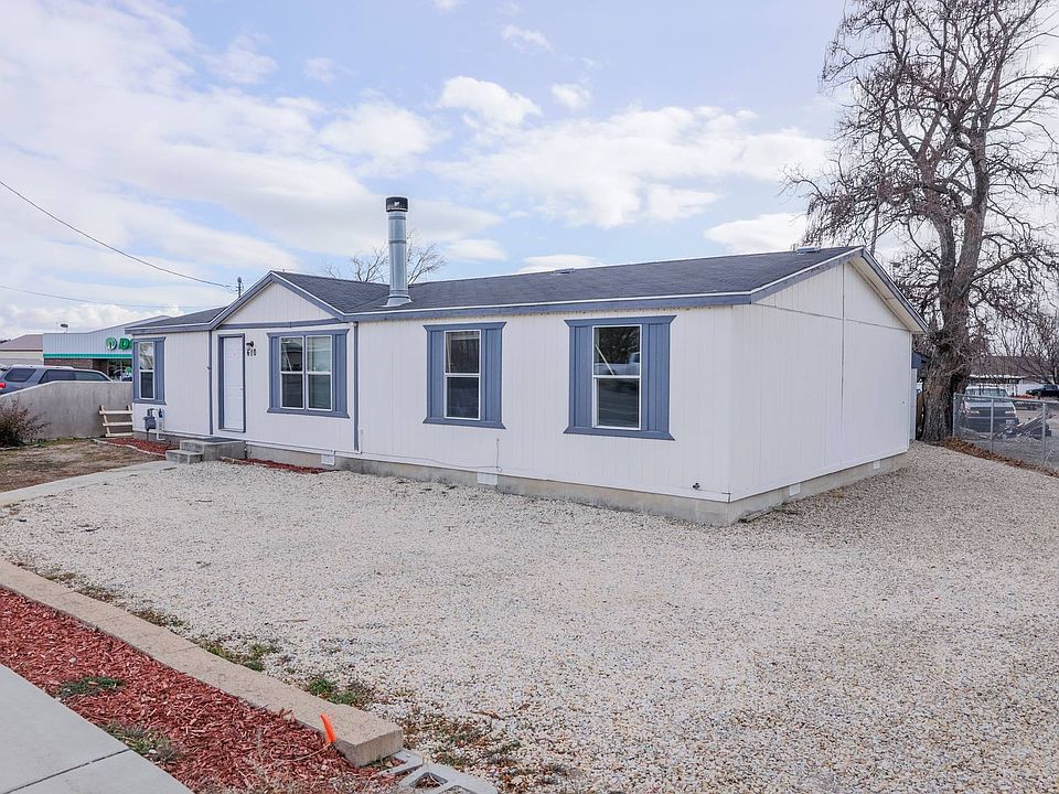 Step into this charming rambler home, offering a perfect blend of cozy comfort and inviting spaces. This home is ideal with all the amenities you need in a charming, easy-to-live-in space.