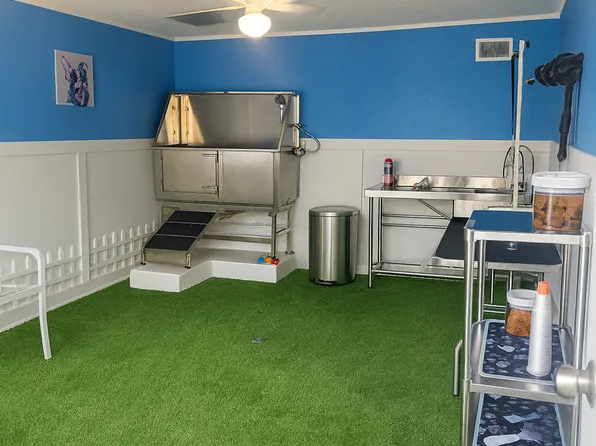 Royal Glen ~ Boutique Cottage Style Living Meets Hassle Free Leasing