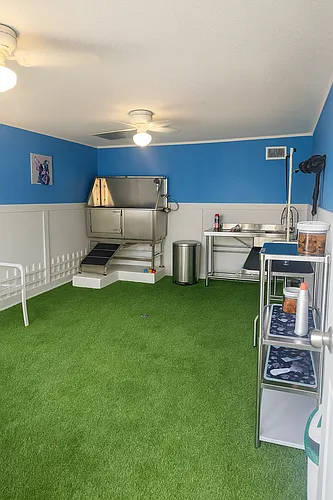 Royal Glen ~ Boutique Cottage Style Living Meets Hassle Free Leasing Photo 1