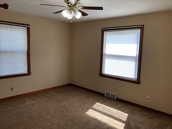 5th image of 385 Fairlawn Ave