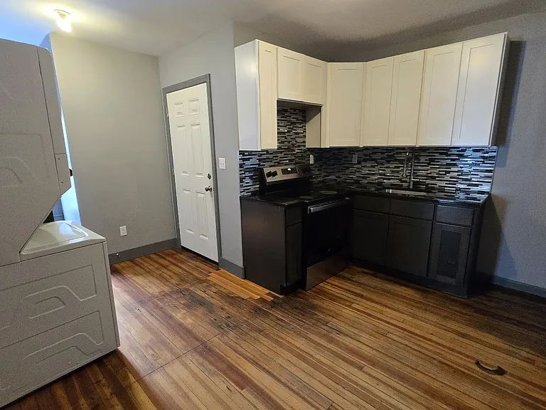 87 Cottage St #6 — Photo 1