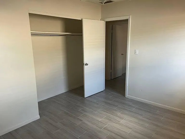 708 Fairmont Dr — Photo 8