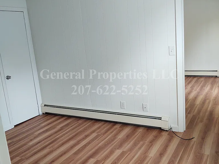584 Riverside Dr — Photo 7