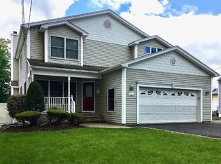 118 Franklin Pl, Roselle Park, NJ 07204