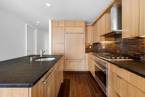 Rented by SERHANT. | media 4