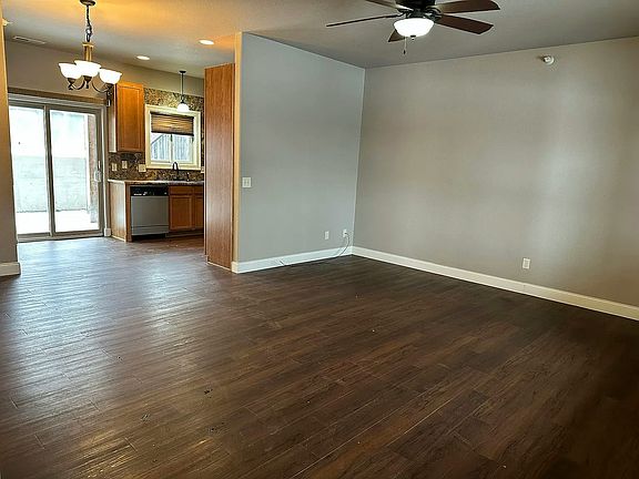 4th image of 1111 Anamosa St #2