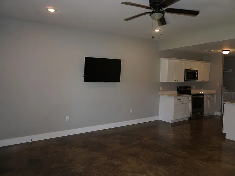 410 W Matthews Ave — Photo 10