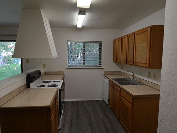 3rd image of 1308 Whittenburg Dr
