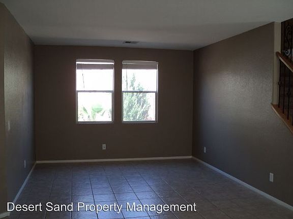 5th image of 724 White Grotto St