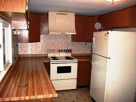 4th image of 1308 E Koshkonong Dr