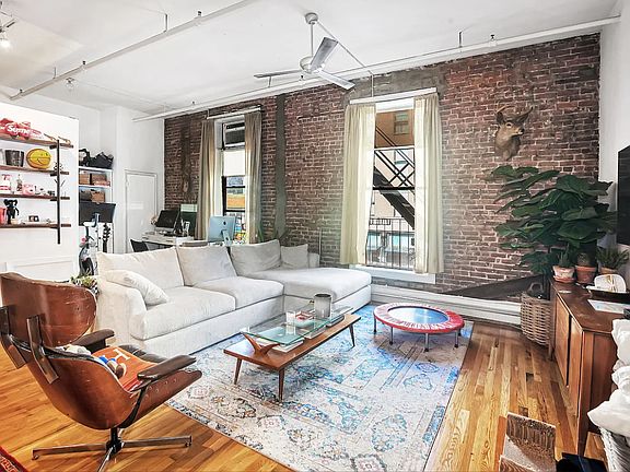 2nd image of 122 Duane St APT 2B