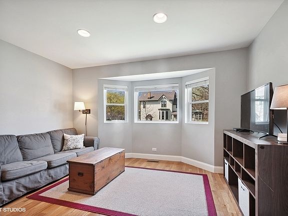 5th image of 825 Asbury Ave