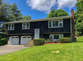 16 Saddle Rock Rd, Danbury, CT 06811