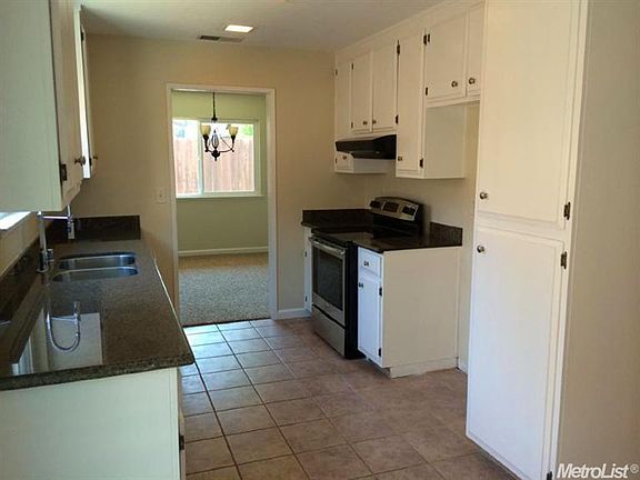 3rd image of 2149 Newbury Cir