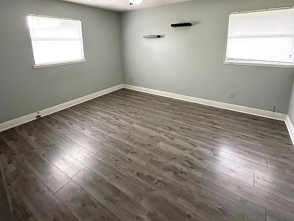 4th image of 124 Emerite Dr