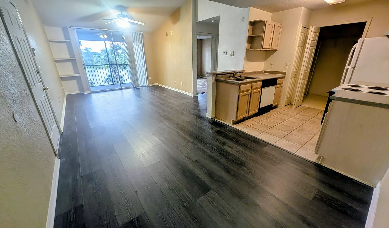 Large 1 bed condo available now in Dr. Phillips — Photo 2