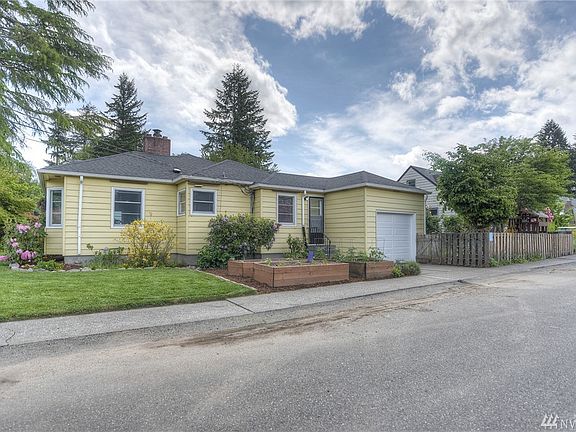 2nd image of 805 Governor Stevens Ave SE