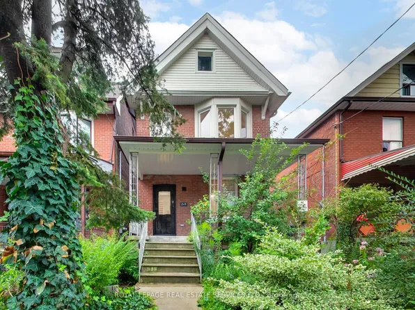 218 Montrose Ave, Toronto, ON M6G 3G7