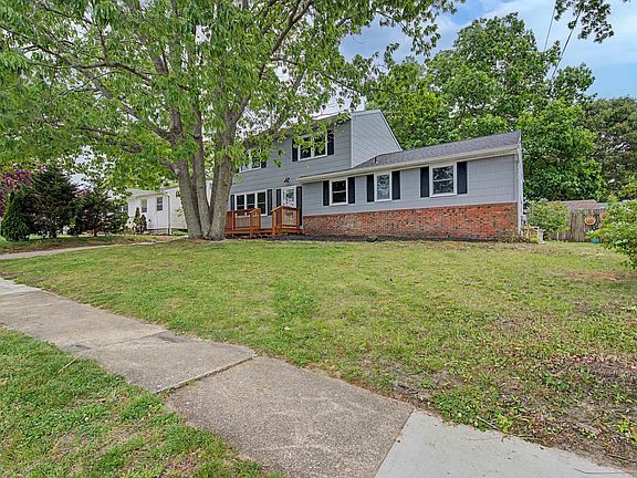 4th image of 918 W Connecticut Ave