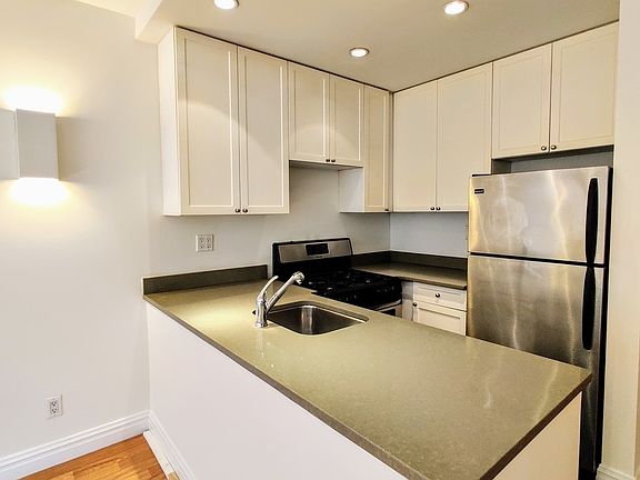 2nd image of 101 E 116th St #O4f