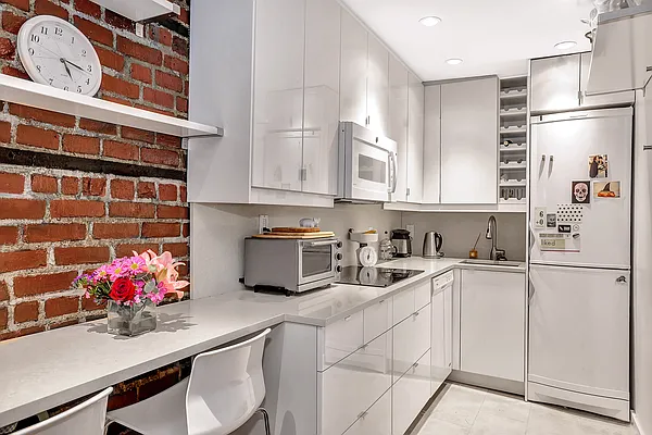 Sold by Douglas Elliman | media 24