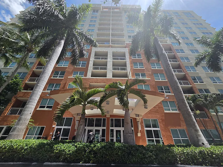 2000 N Bayshore Dr #507 — Photo 4
