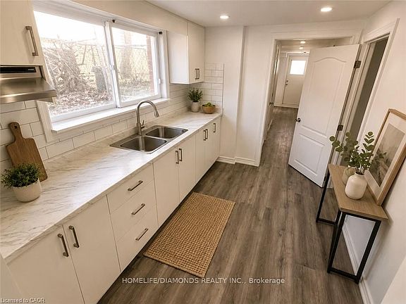 3rd image of 558 1st Ave #Basement