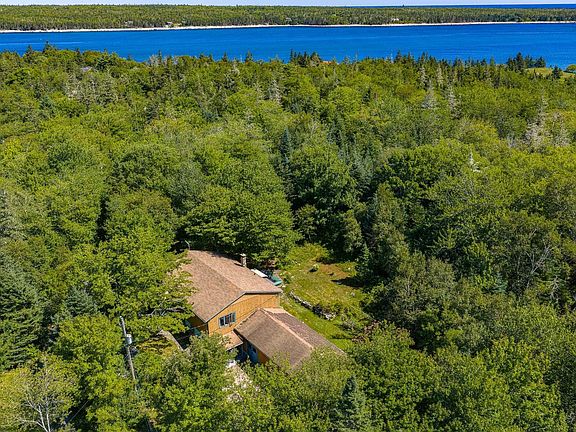 4th image of 10 River Rd