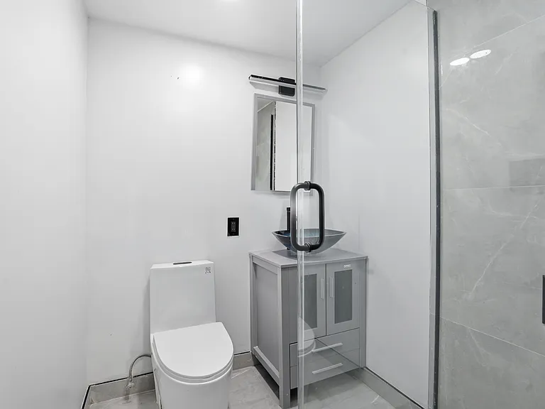 334 E 116th St #GARDEN-LEVEL — Photo 9