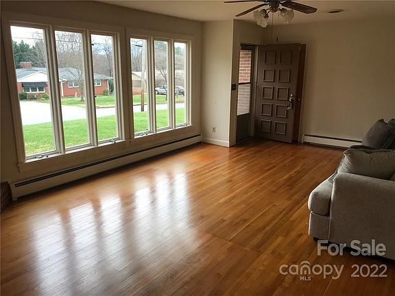 4th image of 116 Oakwood St