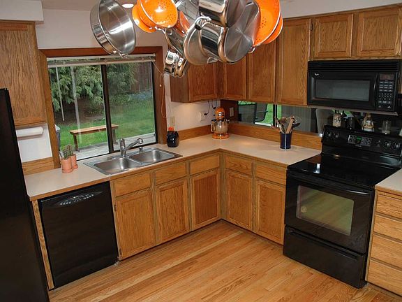 Full kitchen