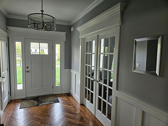 2nd image of 25 Meridian Ridge Dr