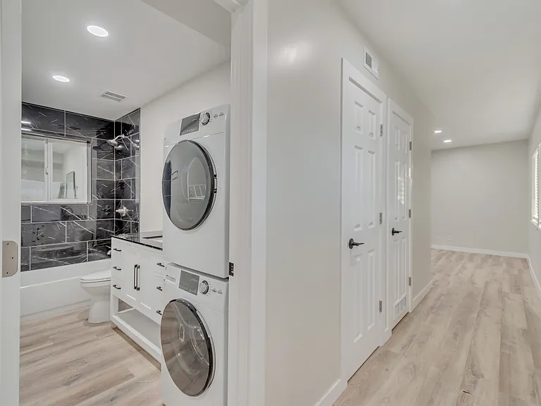 1317 E Brookshire Dr #1 — Photo 7