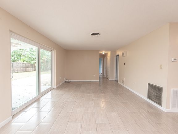 5th image of 398 Cinnamon Dr