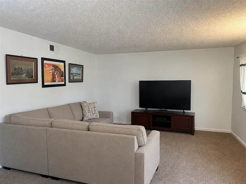 2 bed, 1.0 bath, 780 sqft, $2,000 — Photo 2