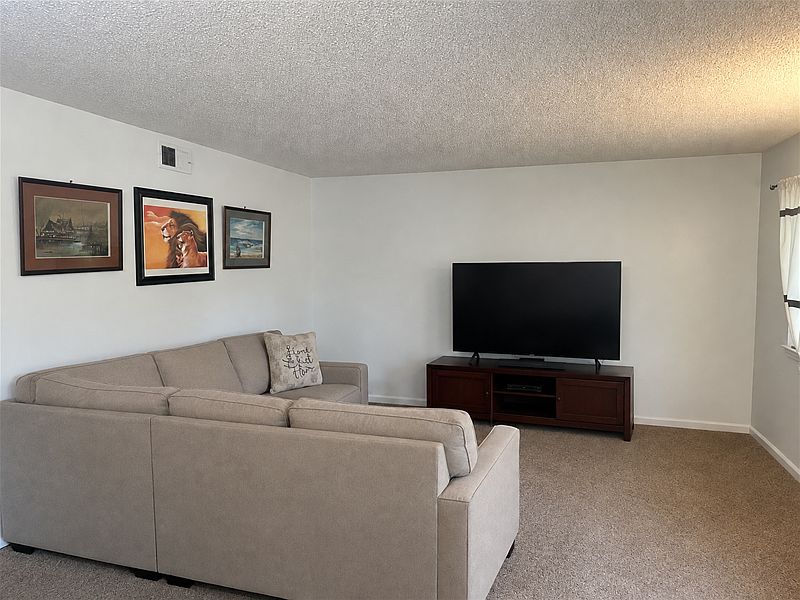 2nd image of 1925 Donner Ave APT 1