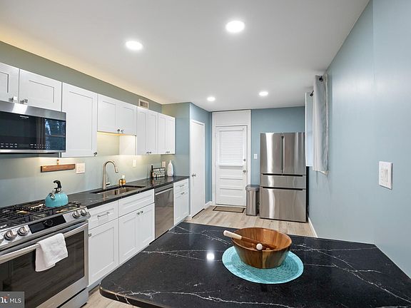 2nd image of 3611 Elmwood Dr
