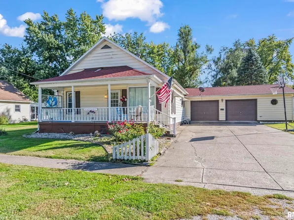 210 W Elm St, Thayer, IL 62689