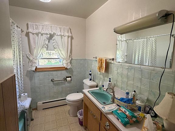 4th image of 207 3rd Ave SE