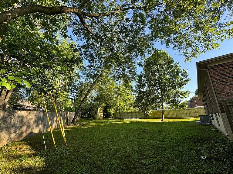 105 Astor Pl — Photo 24